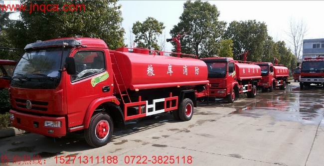 東風(fēng)大多利卡消防水車(6-8T)一車兩用,即可用作消防車,同時(shí)用于綠化灑水車,是一款多功能型消防車。消防車功能:該車安裝了后置式消防泵,工作壓力在1.0 Mpa,在發(fā)生為災(zāi)時(shí)啟動(dòng)消防泵,關(guān)閉灑水功能閥門,操作消防炮,射程達(dá)45米以上,消防炮流量大,射程遠(yuǎn),即可滅火。