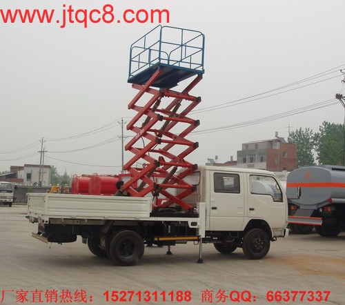 根據(jù)第一升降車網(wǎng)最新數(shù)據(jù),國內(nèi)升降車市場11月份同比下滑17%,以約4.5萬輛的銷量再創(chuàng)歷史新低;1-11月,升降車市場累計(jì)銷售49.9萬輛,同比下滑27%。面對(duì)一連串的負(fù)增長,實(shí)時(shí)關(guān)注升降車市場變動(dòng)的張立文,在談及公司現(xiàn)狀和行業(yè)發(fā)展時(shí)略顯煩悶。