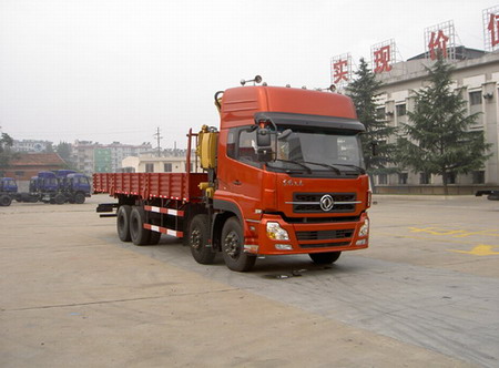 東風(fēng)前四后八隨車起重運(yùn)輸車