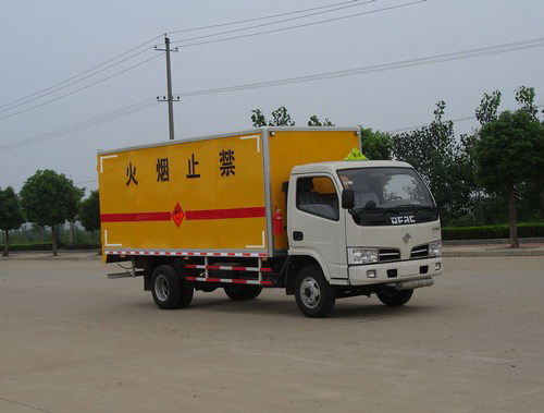 東風(fēng)多利卡爆破器材運輸車